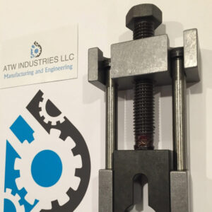 Snowmobile-track-clip-tool-up-to-1.375in-lug-track