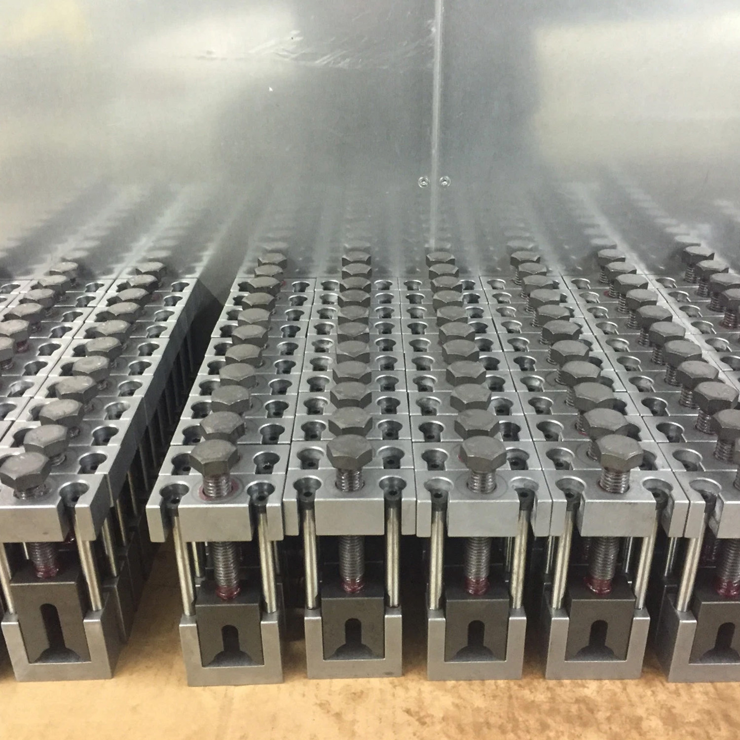 Snowmobile-track-clip-tool-up-to-1.375in-lug-track-multiples