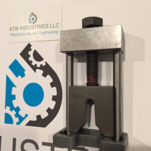 Snowmobile-track-clip-tool-up-to-1.63in-lug-track