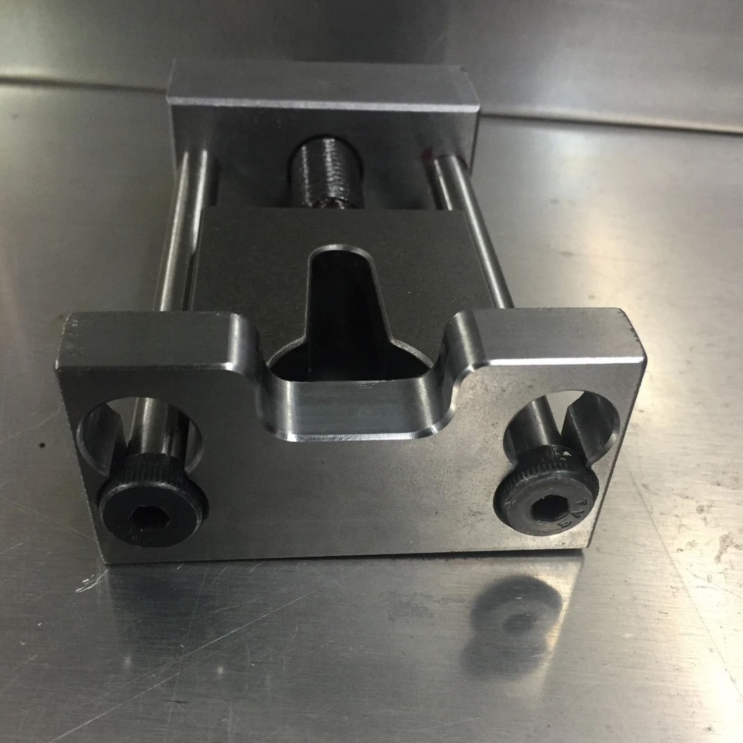 Snowmobile-track-clip-tool-up-to-1.63in-lug-track-bottom