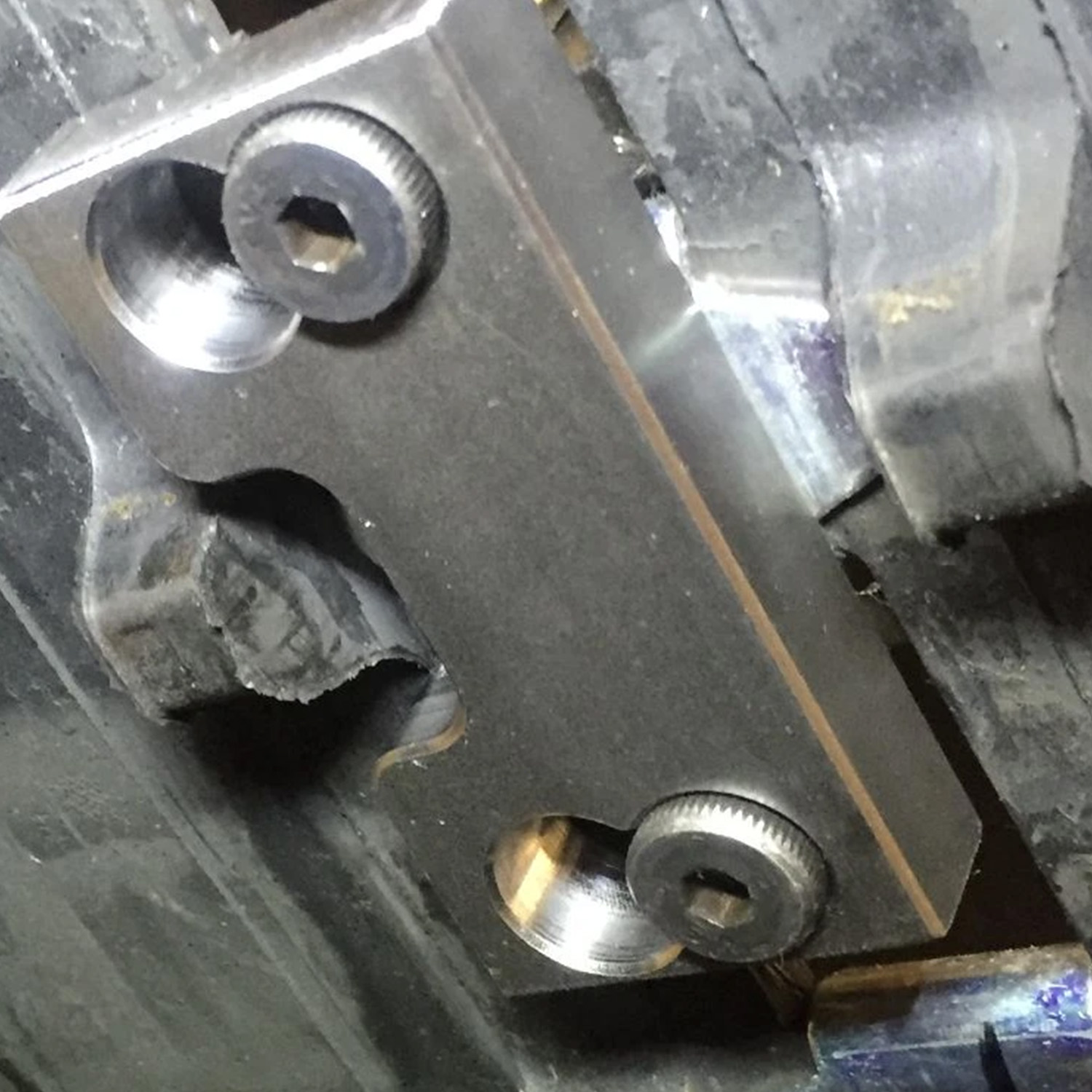 Snowmobile-track-clip-tool-up-to-1.63in-lug-track-ontrack-bottom