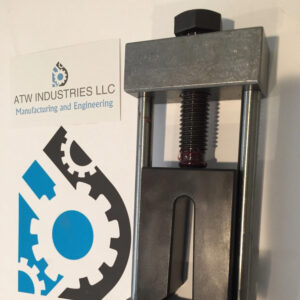 Snowmobile-track-clip-tool-up-to-2.5in-lug-track