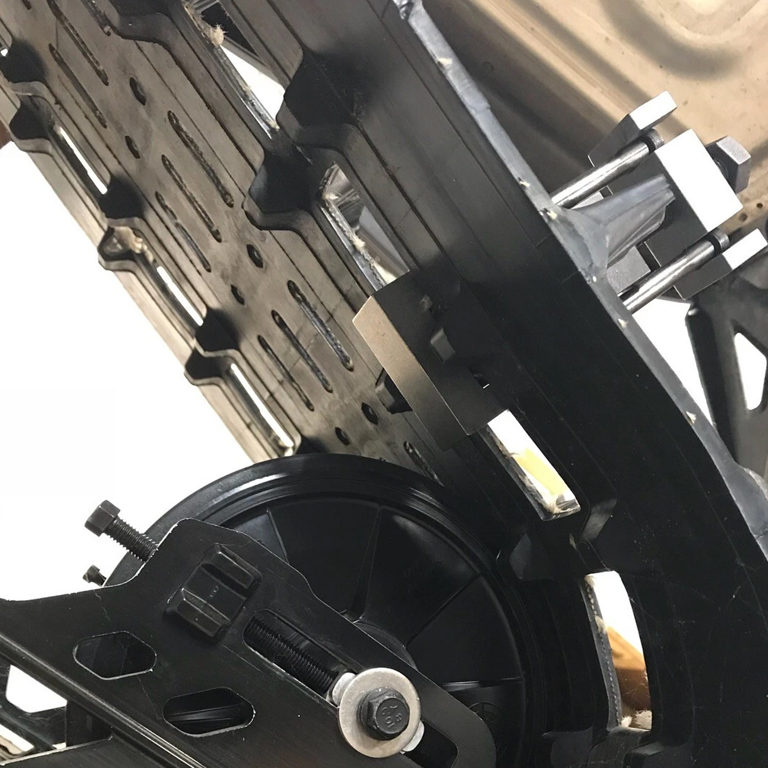 Snowmobile-track-clip-tool-up-to-3.1in-lug-track-under-track